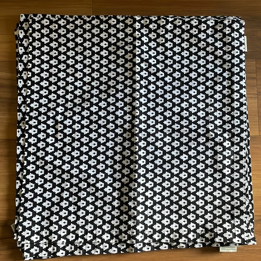 8‎ Pottery Barn black and white dinner napkins table linens